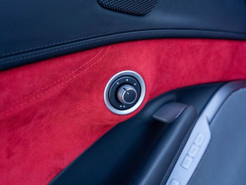 Certified 2019 Ferrari Portofino image 28