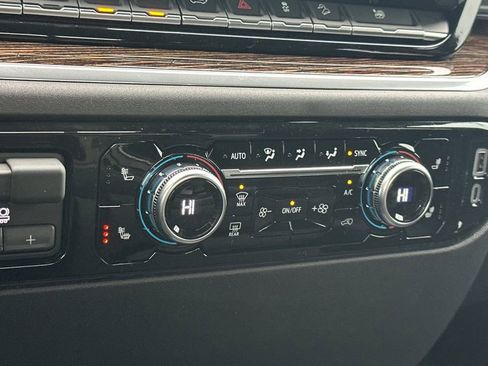 New 2026 GMC Sierra 1500 SLE image 17