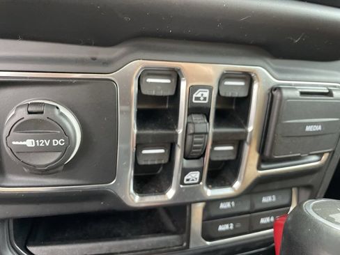 Used 2020 Jeep Wrangler Unlimited Sahara AWD/4WD image 20