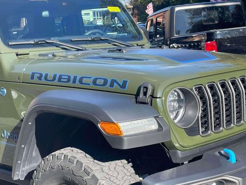 Used 2024 Jeep Wrangler Unlimited Rubicon 4xe image 11