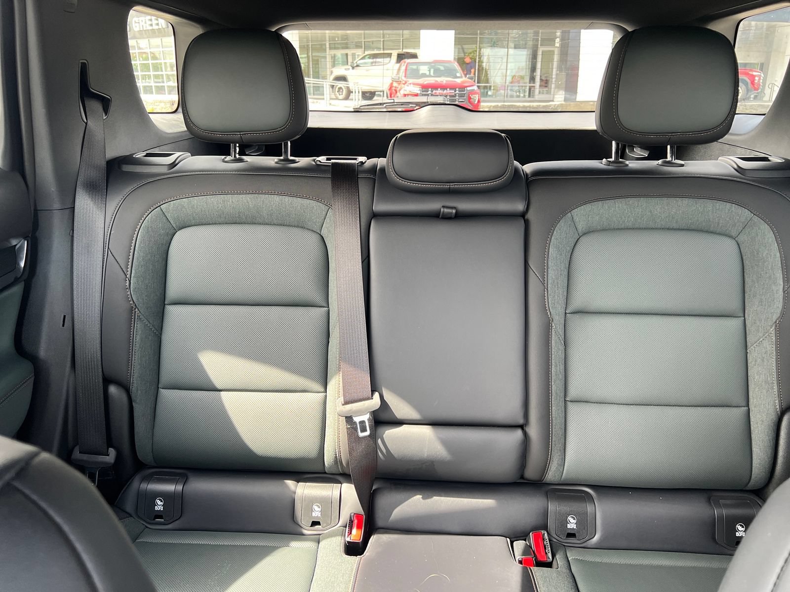 New 2026 GMC Terrain AT4 w/ LPO, Black Badging Package AWD/4WD image 19
