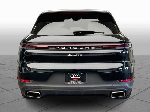 Used 2024 Porsche Cayenne image 12