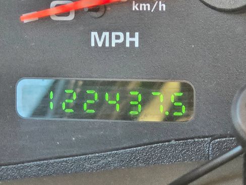 Used 2004 Ford Excursion XLT AWD/4WD image 35