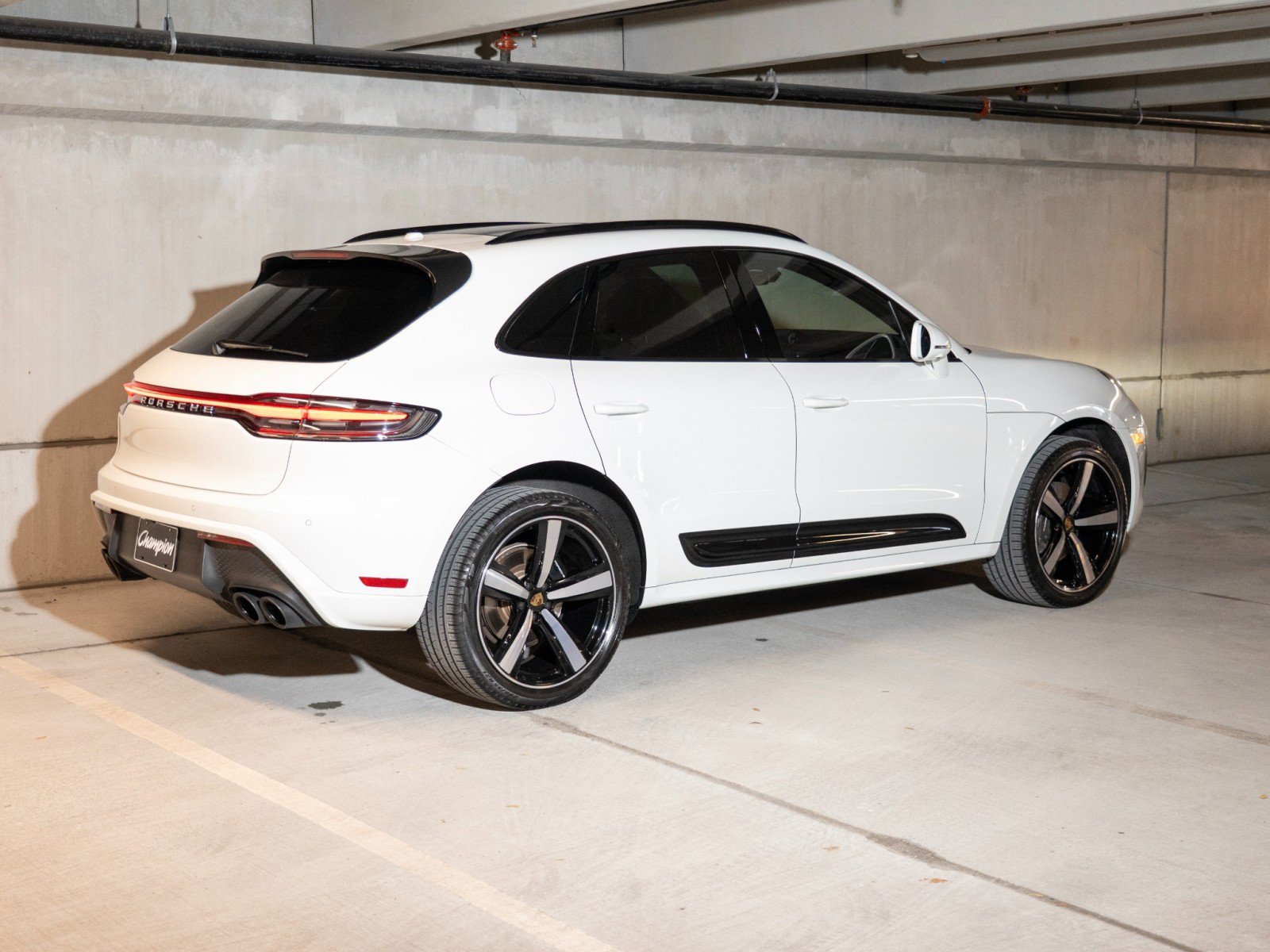 Certified 2022 Porsche Macan AWD/4WD image 9