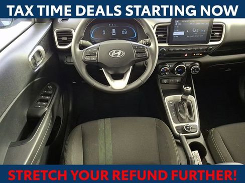 Certified 2025 Hyundai Venue SEL image 12