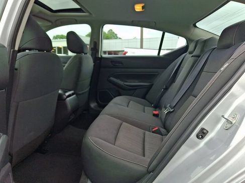 Used 2024 Nissan Altima 2.5 SV w/ SV Premium Package FWD image 11