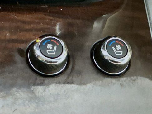 Used 2013 Nissan Pathfinder Platinum w/ Platinum Premium Pkg image 25