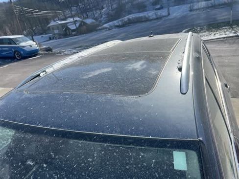 Certified 2022 Volkswagen Tiguan SE w/ Panoramic Sunroof Package image 8