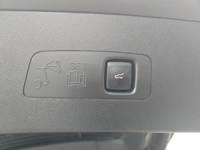 Certified 2024 Lincoln Corsair AWD w/ Equipment Group 101A image 17