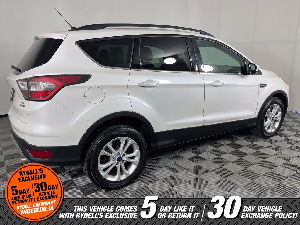 Used 2017 Ford Escape SE w/ Equipment Group 201A AWD/4WD image 3