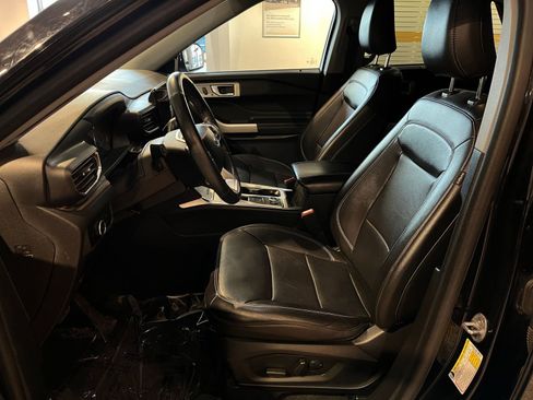 Used 2023 Ford Explorer Limited image 27