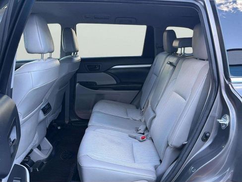 Used 2017 Toyota Highlander Plus image 16