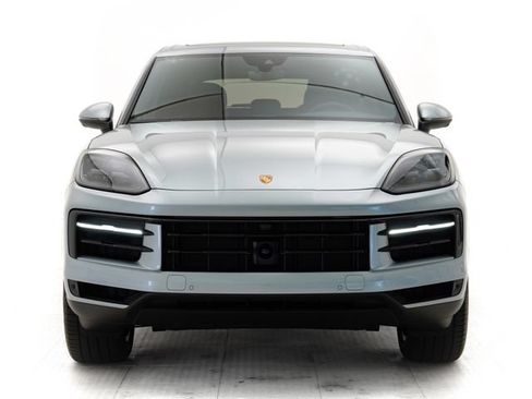 Certified 2025 Porsche Cayenne AWD/4WD image 28
