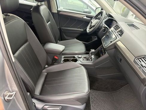 Used 2022 Volkswagen Tiguan SE image 12