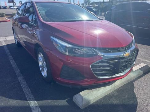 Used 2019 Chevrolet Cruze LT image 2