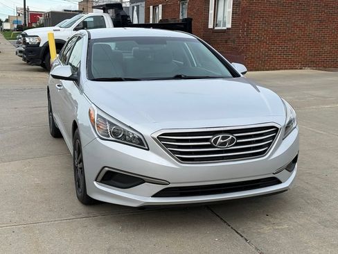 Used 2017 Hyundai Sonata SE FWD image 3