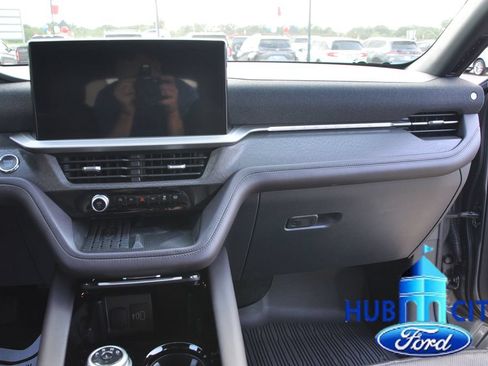 Used 2025 Ford Explorer Platinum RWD image 20