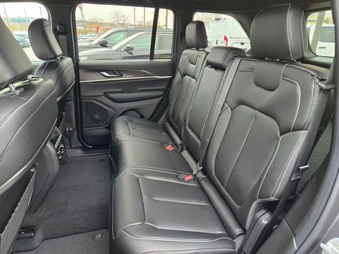 New 2025 Jeep Grand Cherokee Limited image 28