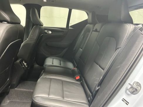 Used 2025 Volvo XC40 B5 Core image 12
