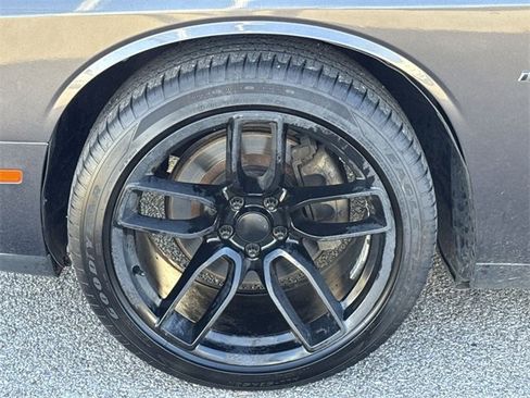 Used 2017 Dodge Challenger R/T image 19