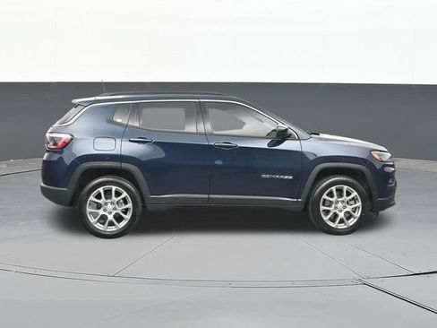 Used 2024 Jeep Compass Latitude AWD/4WD image 16