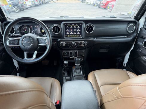 Used 2023 Jeep Wrangler Unlimited Sahara w/ Cold Weather Group AWD/4WD image 19
