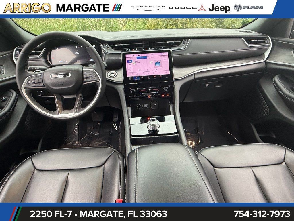 Used 2025 Jeep Grand Cherokee Limited RWD image 14