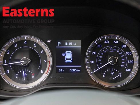 Used 2022 Hyundai Venue SEL image 18