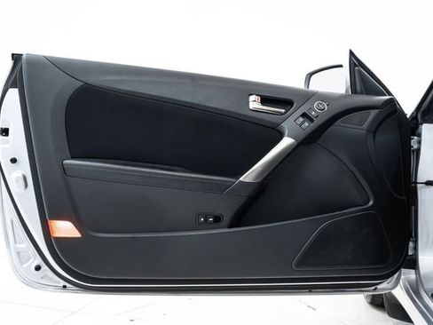 Used 2015 Hyundai Genesis 3.8 image 17