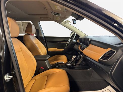 Certified 2025 Kia Seltos EX w/ EX Sunroof Package image 26