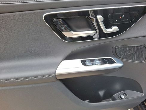 Used 2024 Mercedes-Benz GLC 300 4MATIC image 8
