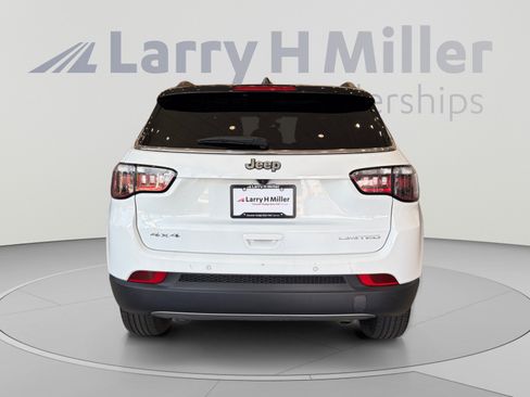 Used 2024 Jeep Compass Limited AWD/4WD image 4