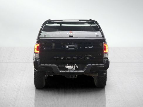 Used 2022 Toyota Tacoma TRD Sport AWD/4WD image 4