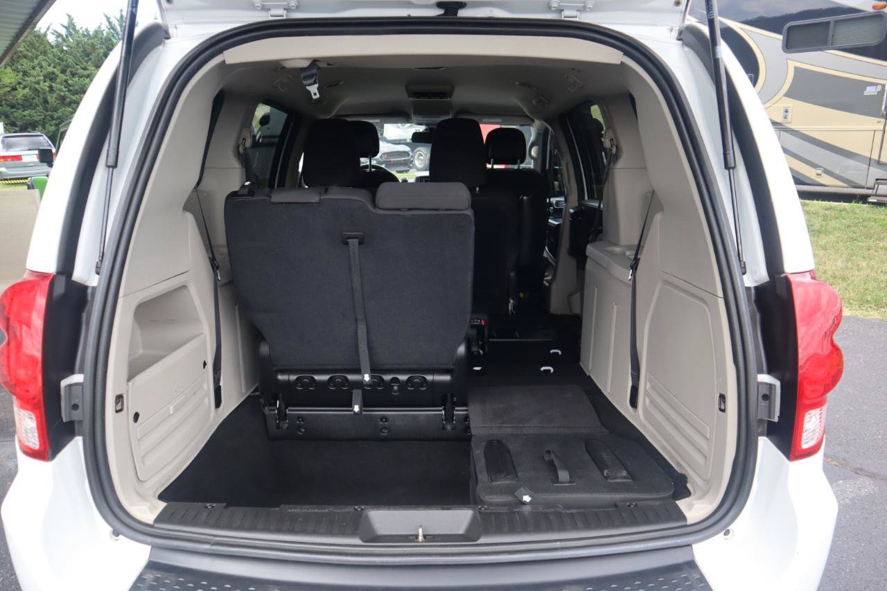 Used 2019 Dodge Grand Caravan SE w/ UConnect Hands-Free Group FWD image 42