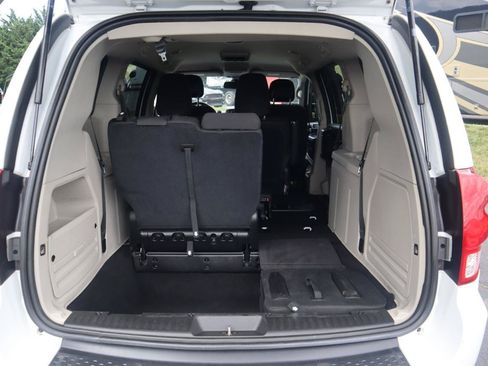 Used 2019 Dodge Grand Caravan SE w/ UConnect Hands-Free Group FWD image 42