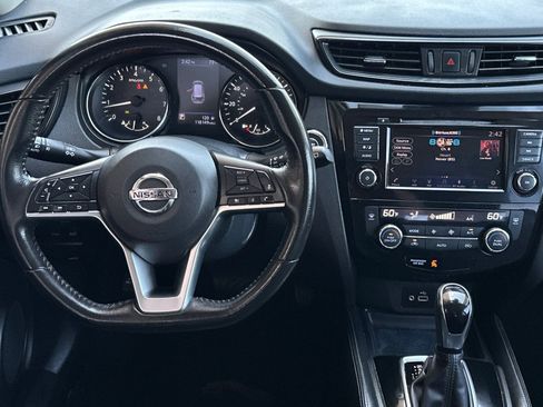 Used 2018 Nissan Rogue SL FWD image 14