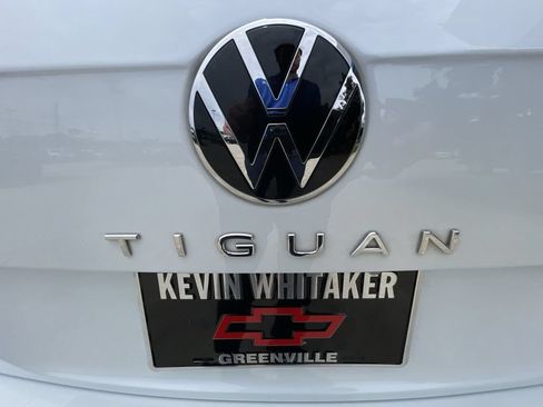 Used 2023 Volkswagen Tiguan SE R-Line AWD/4WD image 32