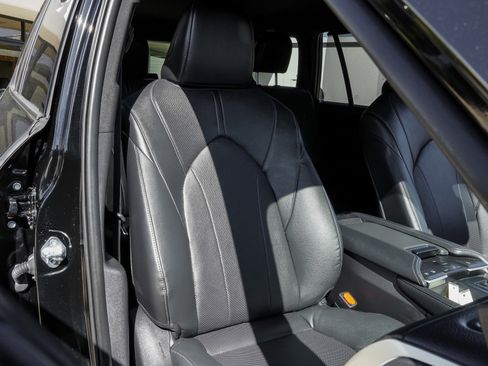 Used 2025 Toyota Grand Highlander AWD Hybrid image 27