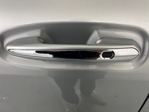 Used 2024 Toyota Sienna XLE image 45