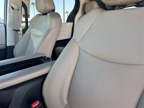 Used 2023 Toyota Sienna XLE image 19