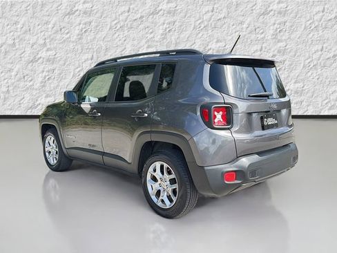 Used 2017 Jeep Renegade Latitude w/ Popular Equipment Group FWD image 5