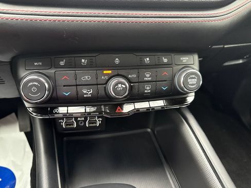 Used 2024 Dodge Durango GT AWD/4WD image 17