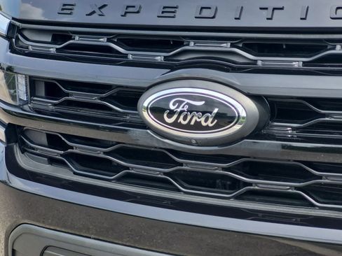 Used 2023 Ford Expedition Limited AWD/4WD image 12