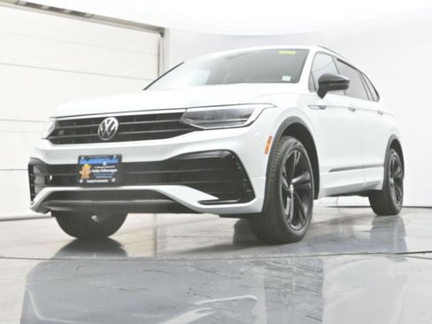 Used 2023 Volkswagen Tiguan SE R-Line AWD/4WD image 25