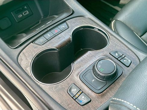 Used 2023 GMC Acadia Denali w/ Denali Technology Package FWD image 22