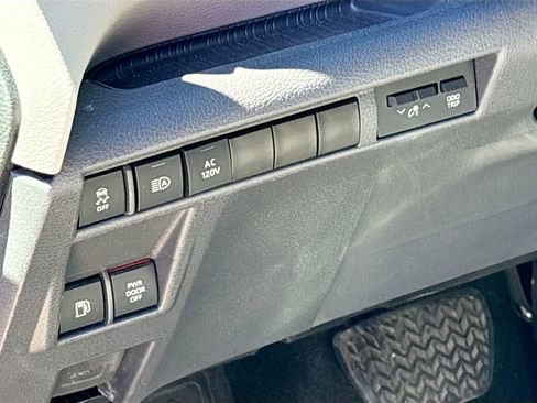 Used 2023 Toyota Sienna XLE w/ XLE Plus Package image 10