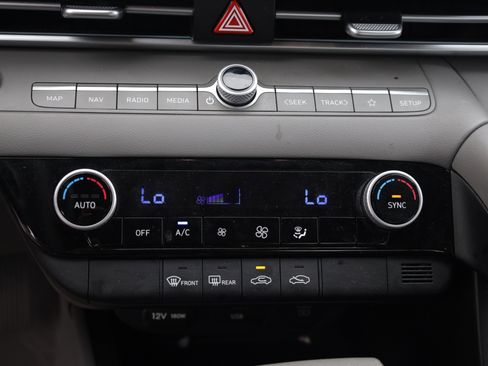 Used 2024 Hyundai Elantra SEL FWD image 10