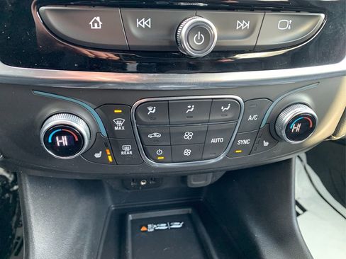 Used 2024 Chevrolet Traverse LT w/ Midnight/Sport Edition image 43