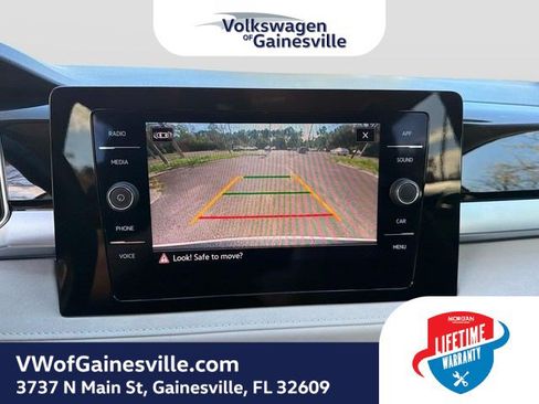 Used 2025 Volkswagen Taos SE FWD image 21
