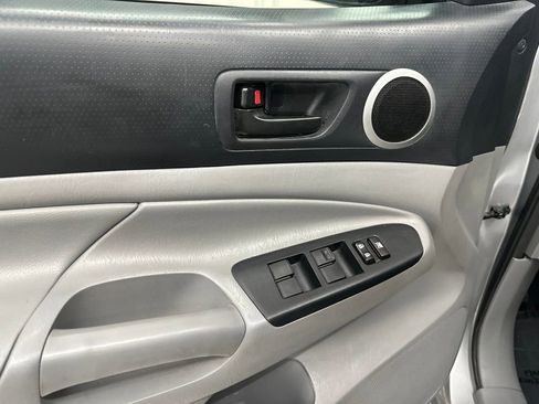 Used 2015 Toyota Tacoma PreRunner w/ SR5 Package RWD image 10
